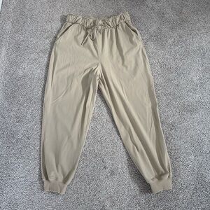 Lululemon Jogger EUC size 6 only worn a few times!